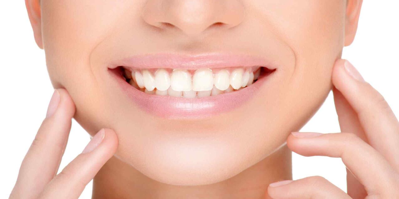 Gum Disease Symptoms, Stages, and Treatment Options in UAE Clinics